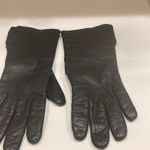 Christian Dior vintage, black leather one button, calf skin gloves